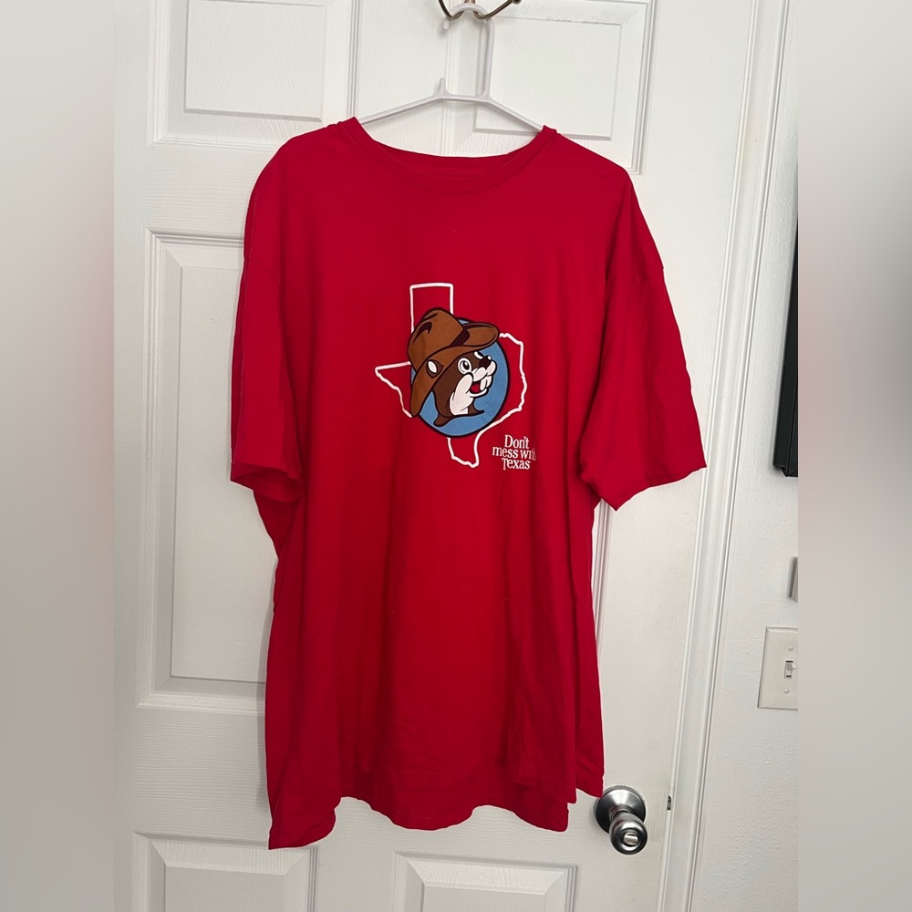 Size 3X Bucees red short sleeve Tshirt.  Don’t mess with Texas